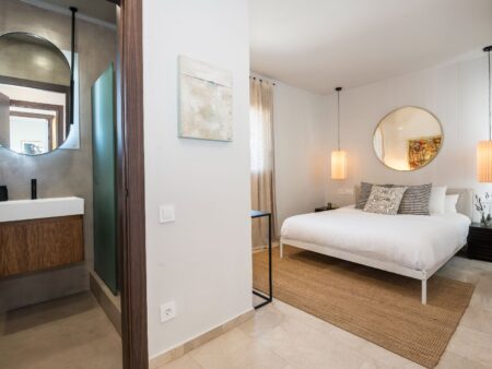 Premium Ensuite Mountain View 1