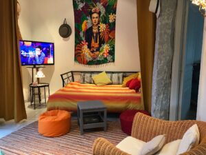 Chambre avec lit double (version 1 personne 75€)  dans maison d'hôtes LGBTQI Clothing Optionnal